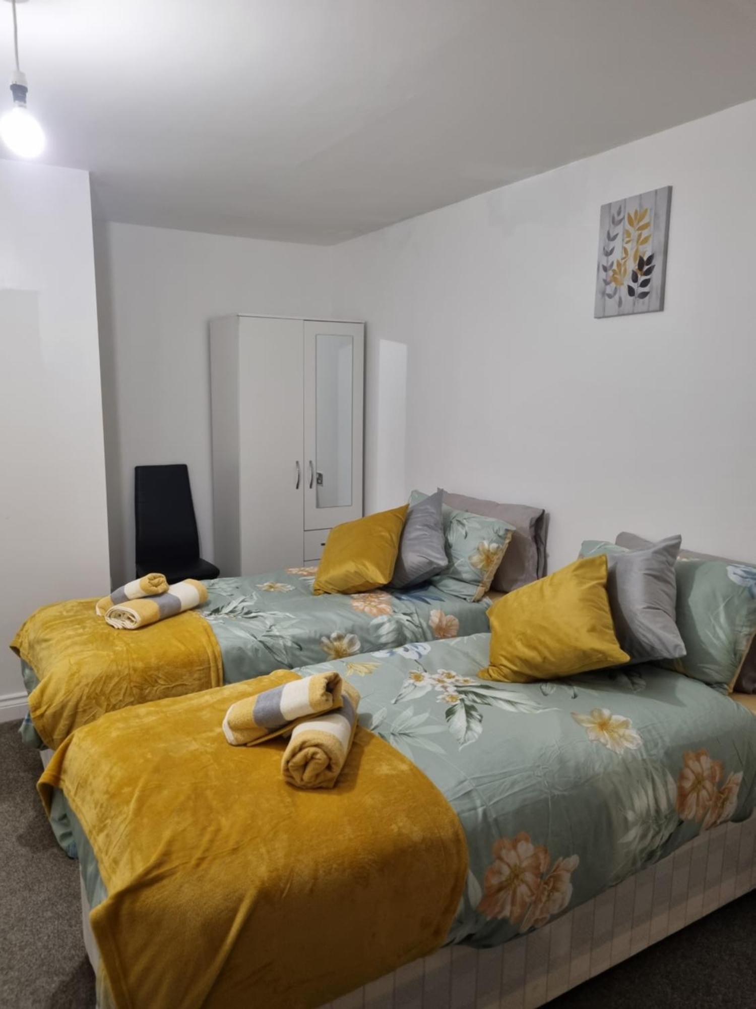 Deluxe Apartment Sleeps Up To 6 Leicester Exterior photo
